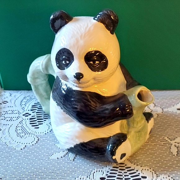 Porcelain Panda Teapot - Picture 1 of 9
